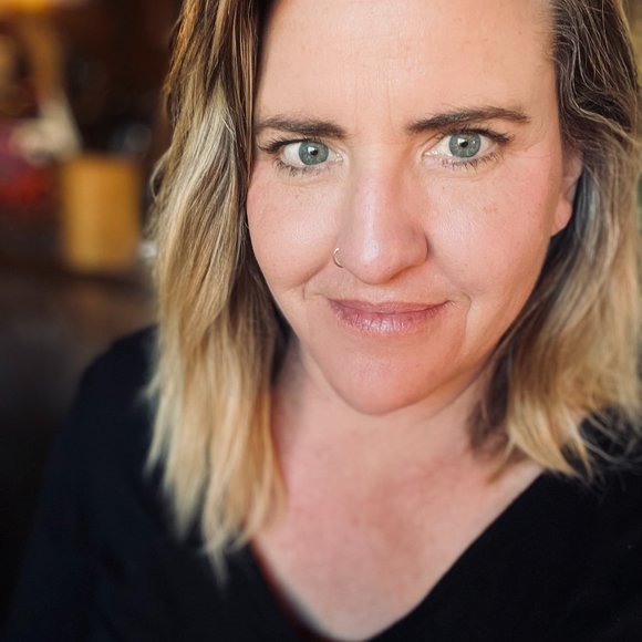 Meet your Posher, Amanda - Picture 1 of 1